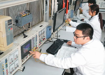 起重機變聰明了，埃克倫斯電氣引領智能化變革